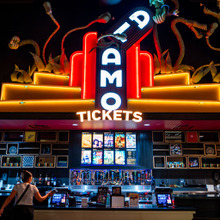 ソニー、買収した映画館アラモ・ドラフトハウスを活用しグループ内連携を加速。PS5新作『Ghost of Yōtei』特集上映・限定メニューを展開 画像