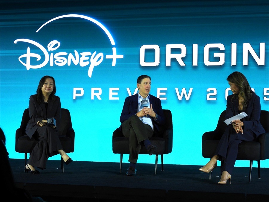 左：キャロル・チョイ氏、中央：エリック・シュライヤー氏