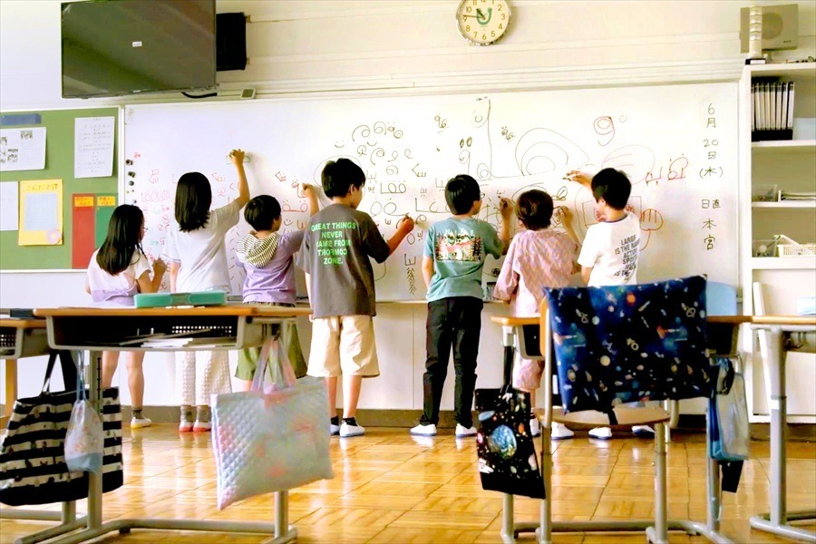 (C)2025映画「みんな、 おしゃべり！」製作委員会