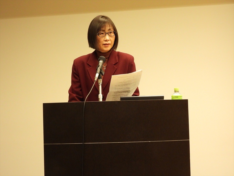 須川亜紀子氏