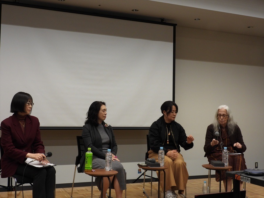 左から須川亜紀子氏、松本紀子氏、戸村朝子氏、マージ・ディーン氏