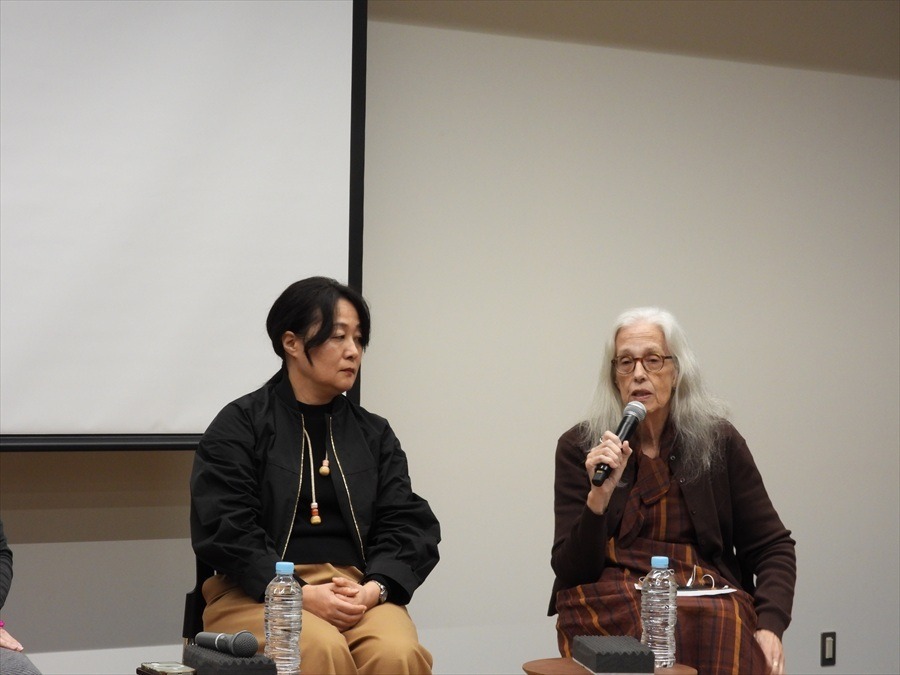 左から、戸村朝子氏、マージ・ディーン氏
