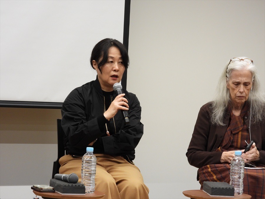 左から、戸村朝子氏、マージ・ディーン氏