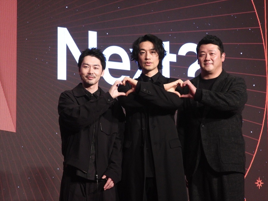 左から、松本優作監督、斎藤工、佐藤善宏プロデューサー