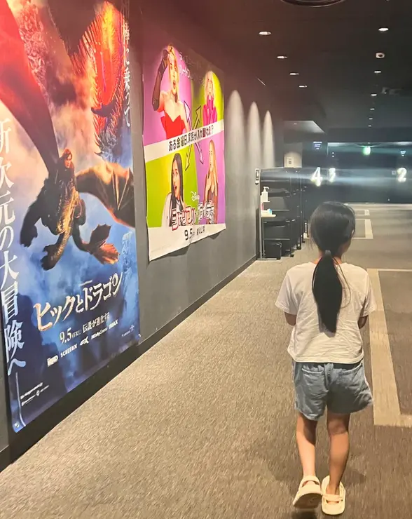 経済的に困難な親子約5,000人を映画館へ招待。チャリティーサンタ「シェアシネマ2026春」を実施、イオンシネマ98劇場で初のサイネージ告知も