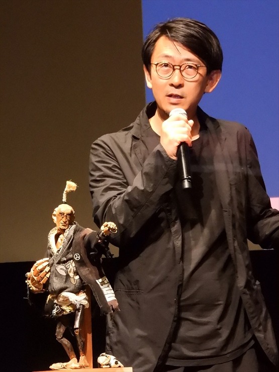 カンヌ国際映画祭「Annecy Animation Showcase」でプレゼン中の川村真司監督