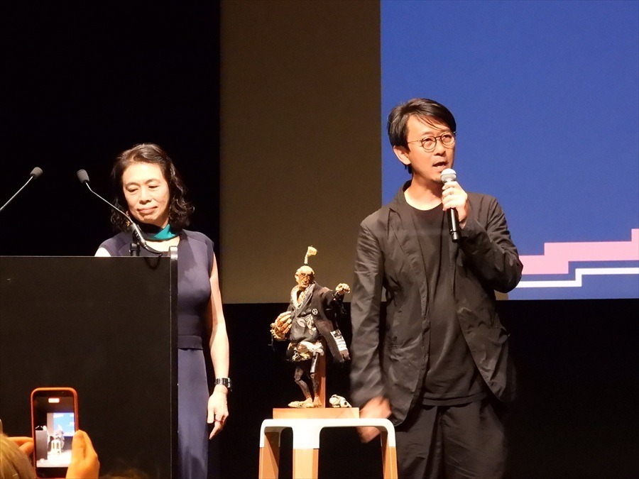 左：プロデューサーの松本紀子氏、右：川村真司監督