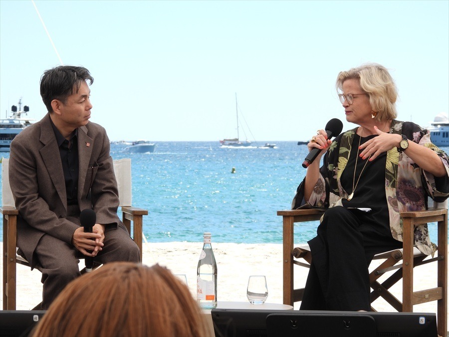 左：柳井康治氏、右：Wendy Mitchell氏