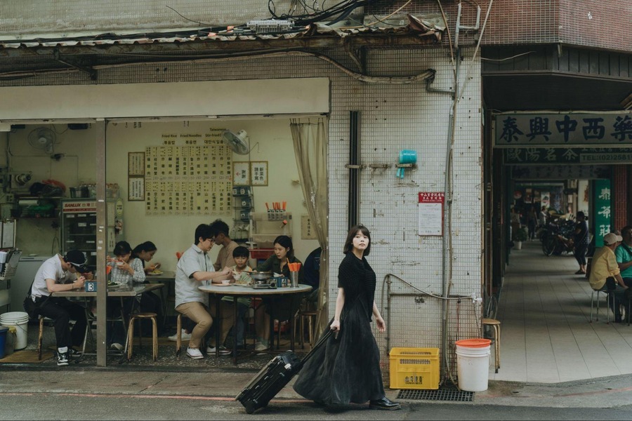 © 2021 by Banana Yoshimoto All rights reserved. Japanese original edition published by Shinchosha Publishing Co., Ltd., Japan in 2021. The permission to use the original novel to produce this movie has been arranged with Banana Yoshimoto through ZIPANGO, S.L.  ©2026映画「SINSIN AND THE MOUSE」FILM PARTNERS