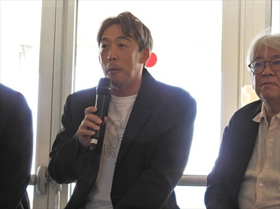 石川慶監督