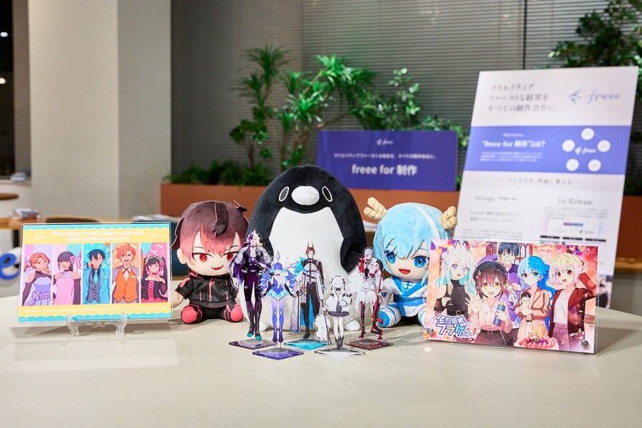 PlottとClaNが保有するIPのグッズ一例