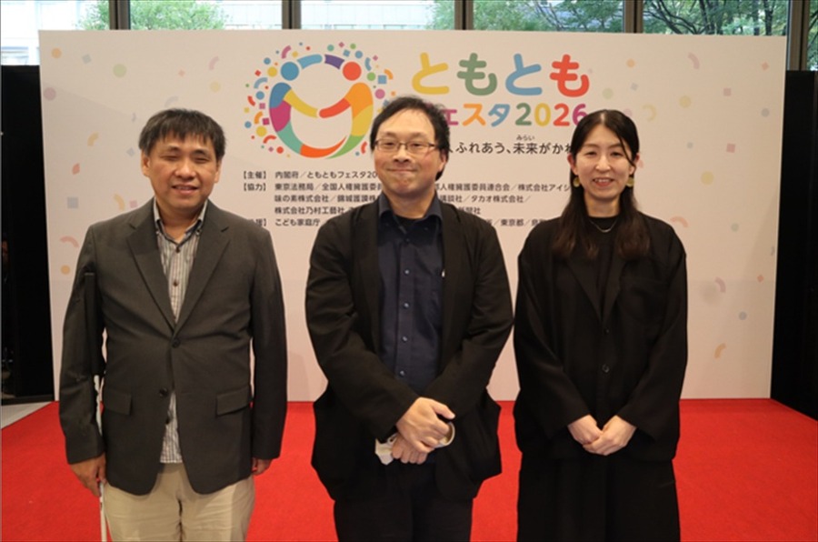 左から東京大学先端科学技術研究センター特任研究員・大河内直之氏、映画監督・深田晃司氏、Palabra株式会社 代表・山上庄子氏