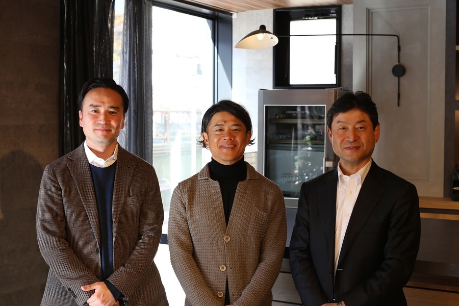 (左から) Tastemade Japan 代表取締役社長 夏目 卓弥、AOI Pro. 代表取締役社長 潮田 一、 三井物産 執行役員 流通事業本部長 長田 務