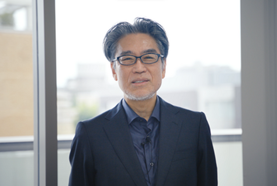 「新しい才能と出会えることを楽しみにしています。ぜひ会場でお会いしましょう」と語るKADOKAWA上級顧問エグゼクティブ・フェローの井上伸一郎氏。
