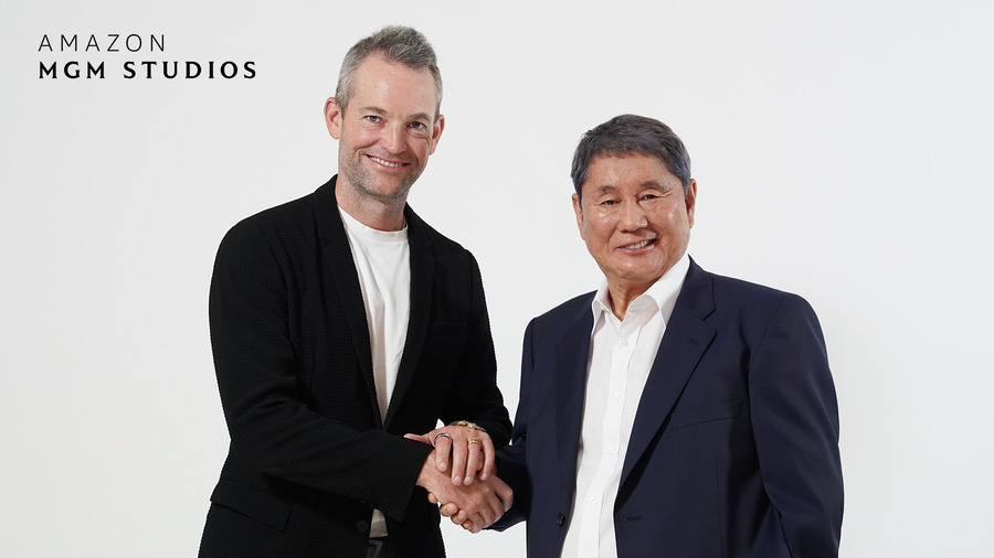 ジェームズ・ファレル（左）、北野武（右）