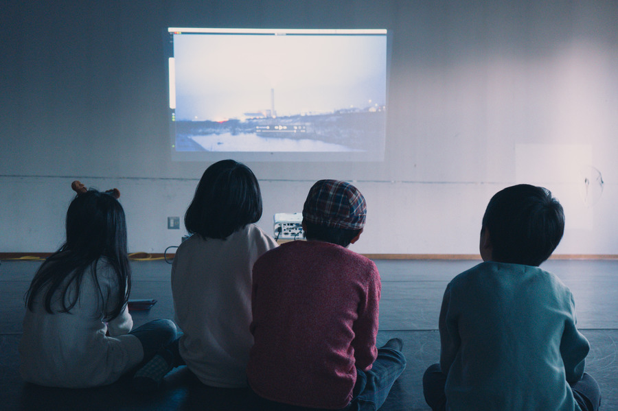 映画館が学校に行きにくい子どもの新たな居場所に。100年以上の歴史を持つ上田映劇が取り組む地域と映画館の関わり方