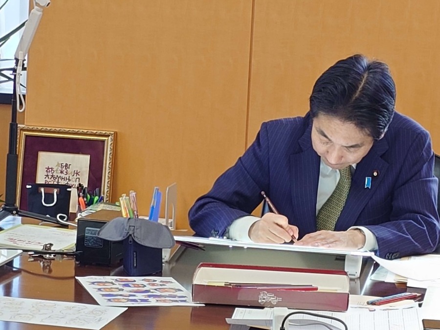城内実クールジャパン担当大臣がアニメーター体験