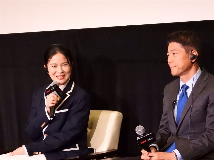 左：ジュリー・チョイ氏、右：日色保氏