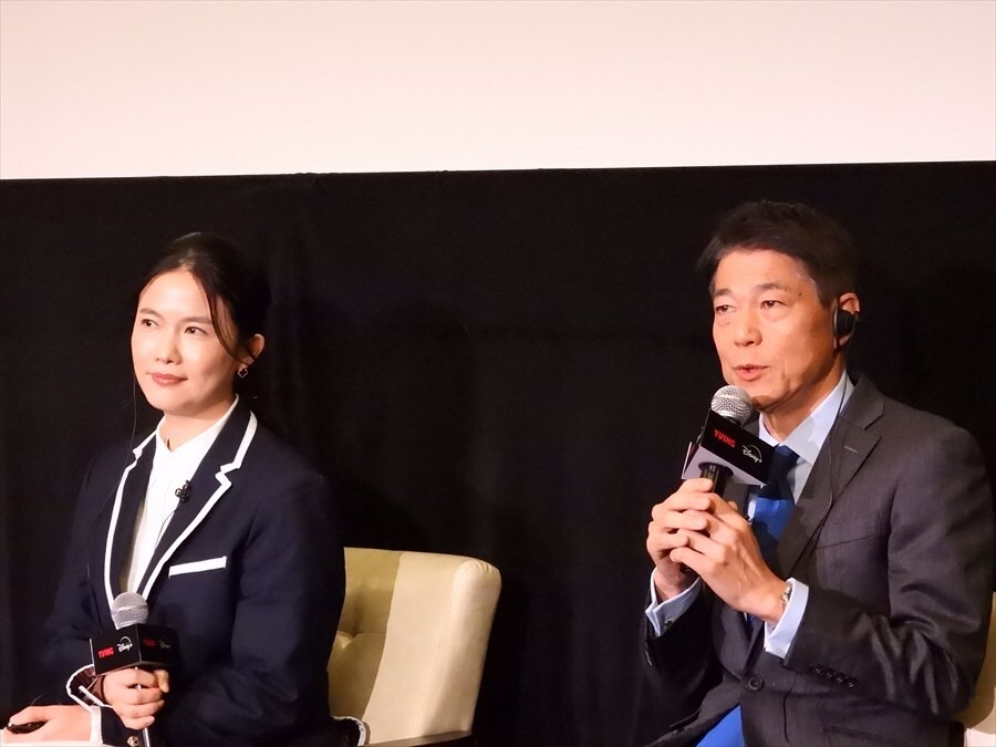 左：ジュリー・チョイ氏、右：日色保氏