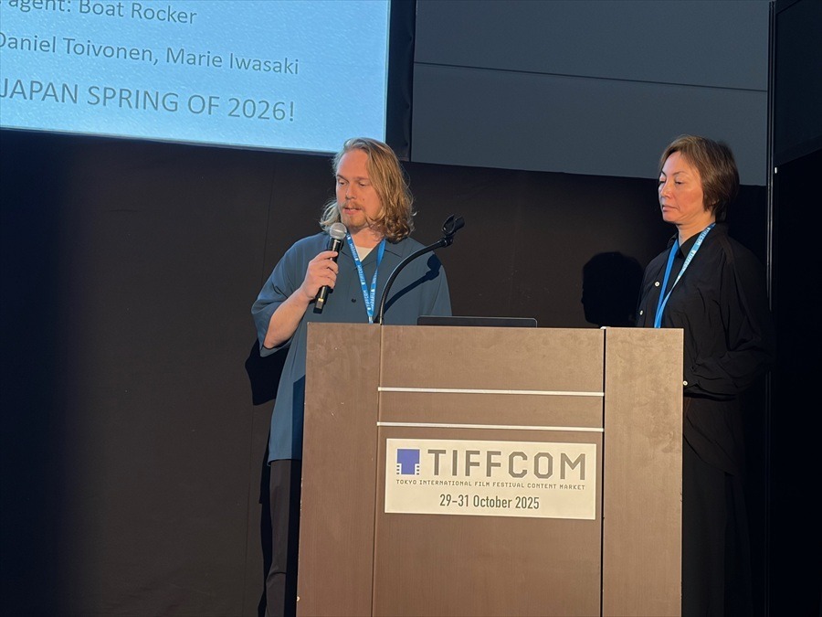 株式会社WOWOWの高嶋ともみ氏と、株式会社日テレアックスオンのダニエル・トイヴォネン氏