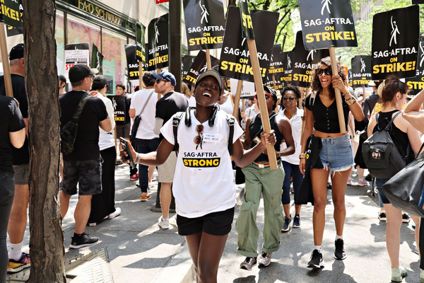 一部A級スターはピケに参加していない？AI使用に関する協議に進展あり【7/25】ハリウッドストライキまとめ 画像