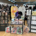 IP関連グッズも豊富に取り揃える（ブルーミントン店）
