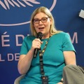 Angela Dunning氏