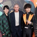 左から：花江夏樹、チャニング・テイタム、アレクス・リー