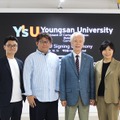 写真左から100studioスタジオ代表の堀口、HIKE代表取締役の三上、ヨンサン大学よりブ・グウク大学総長、オ・スヨン文化観光大学学長