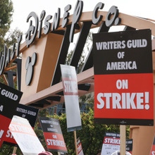 ハリウッドで脚本家らがストライキを開始　その経緯と現状とは？ 画像