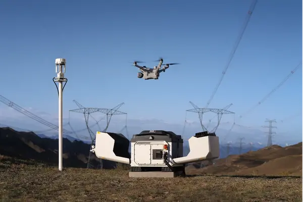 DJI、ドローンドック「DJI Dock 4」を発売。25秒のバッテリー自動交換と低遅延ライブ映像で迅速な遠隔対応を支援 画像