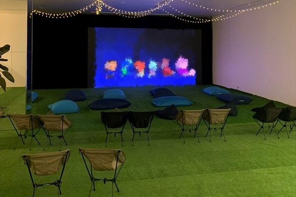 イオンエンターテイメント、DCI認証LEDビジョン活用した「LEDヘッドホンシネマ」を始動。映画館のない地域でも映画上映を可能に