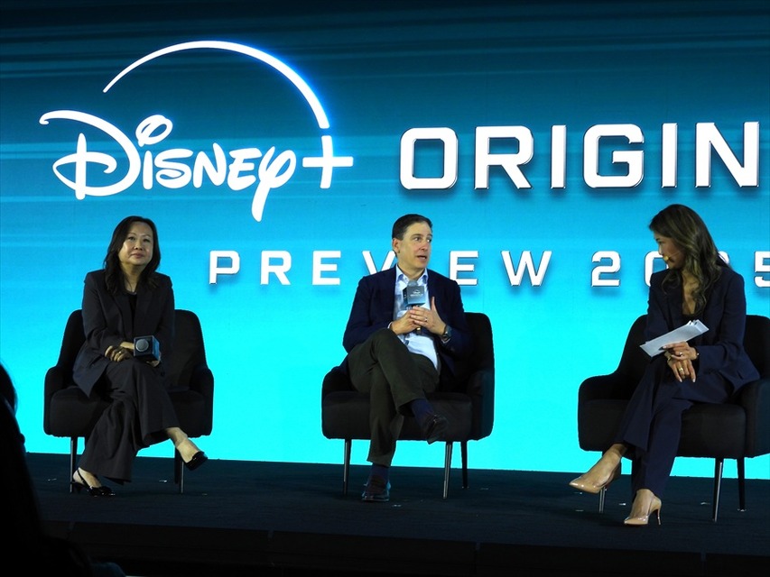 左：キャロル・チョイ氏、中央：エリック・シュライヤー氏