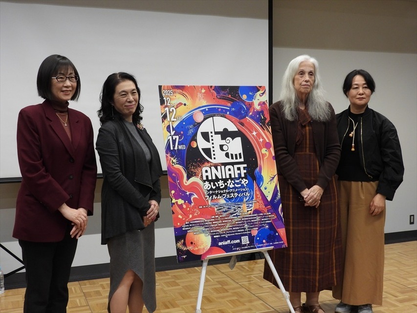 左から須川亜紀子氏、松本紀子氏、マージ・ディーン氏、戸村朝子氏