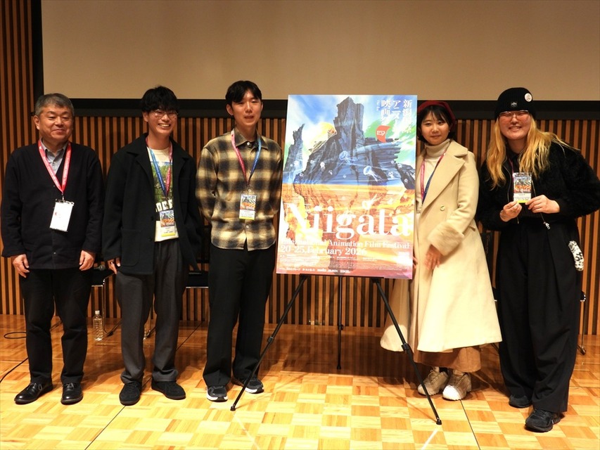 左から、北條誠人氏、うったまー監督、キム・デニス・スンミン監督、プ・ピョジョン監督、イ・サシャ監督