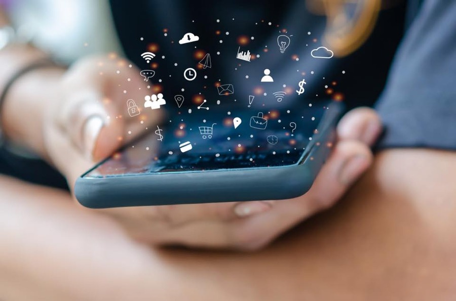 【Omdia調査】縦型ショートドラマのモバイル視聴時間がNetflixを凌駕。2026年の世界市場規模は140億ドルへ