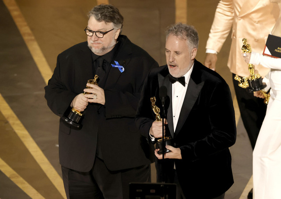 『ギレルモ・デル・トロのピノッキオ』でアカデミー賞を受賞したデル・トロ監督 Photo by Kevin Winter/Getty Images