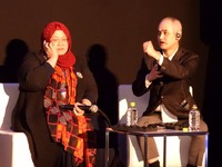 数土 直志氏（右）