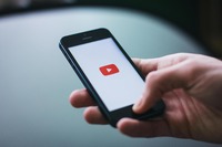 YouTube動画総数が290億本を突破、新規投稿の9割超が「Shorts」。上位1%が91%の視聴を生み出す