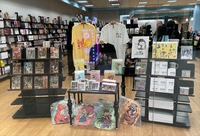 IP関連グッズも豊富に取り揃える（ブルーミントン店）