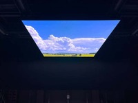 天井LEDパネルから投影した空の風景。高輝度での映像出力で日差しの差し込みも自然に再現できる。